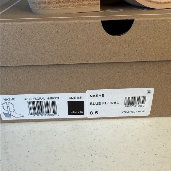 Dolce Vita Nashe women’s Ankle Boot Sz 8.5 Color: Blue Floral Nubuck - Picture 11 of 12